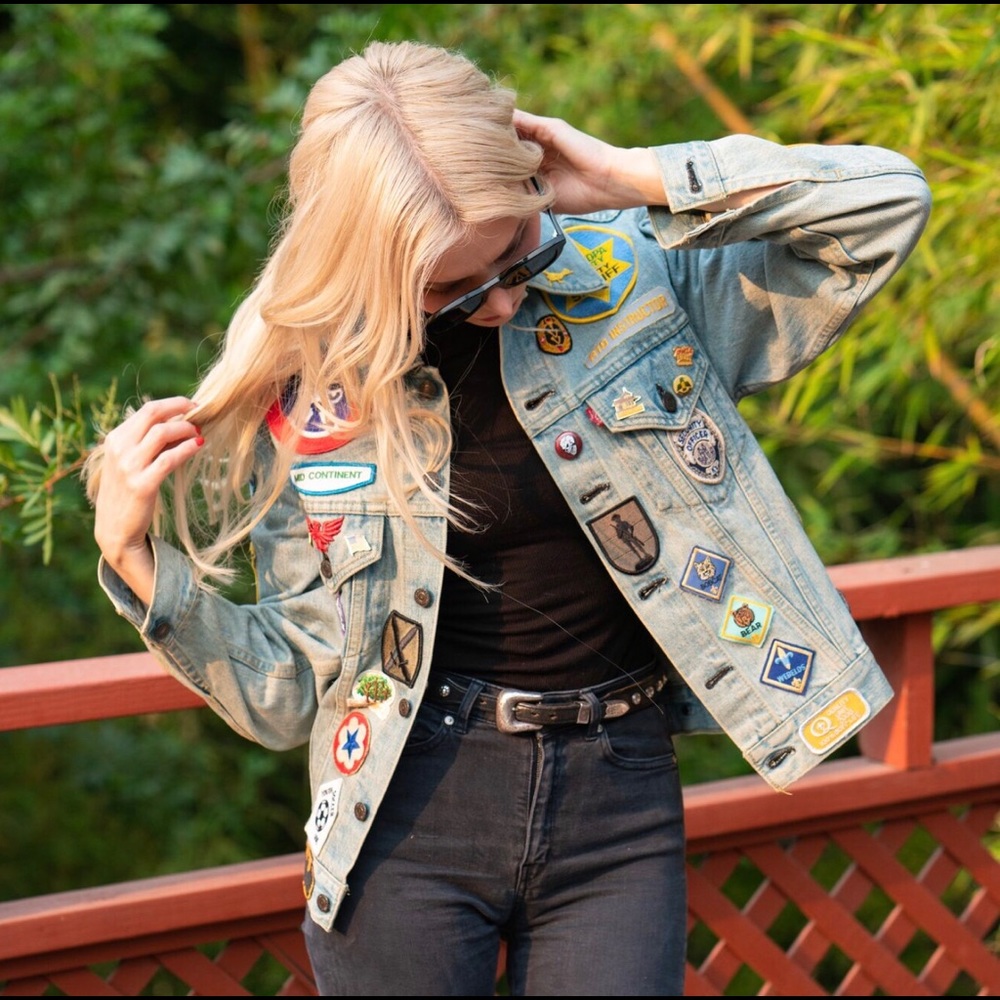 VINTAGE Patched Levis Denim Jacket - Picture 2 of 6